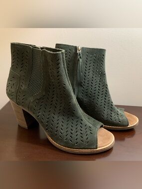 Toms Olive Green Suede Peep-Toe Ankle Booties - size 8.5